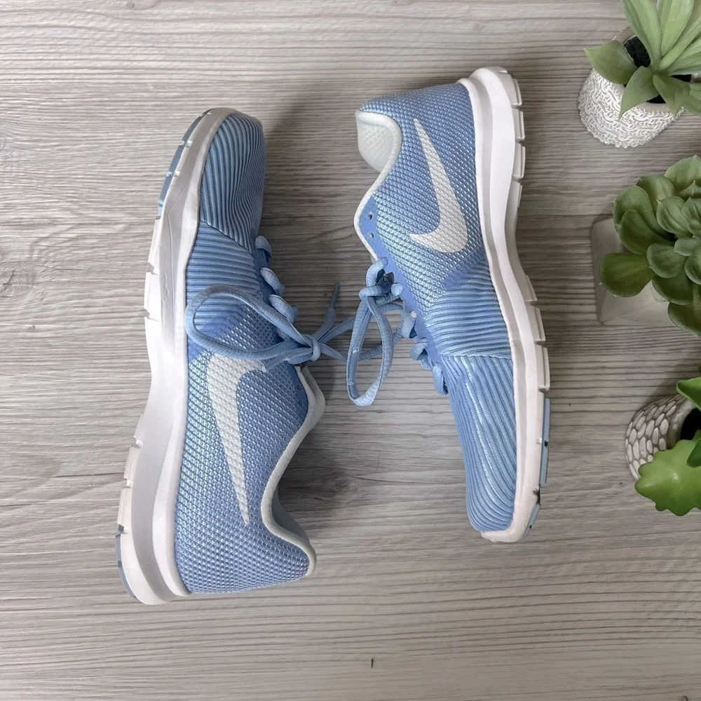 NIKE flex bijoux aluminum sneakers size 6.5 EUC